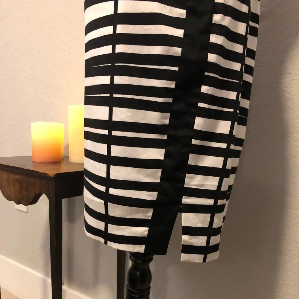 1[Grace] Black and white pencil skirt - Picture 3 of 6